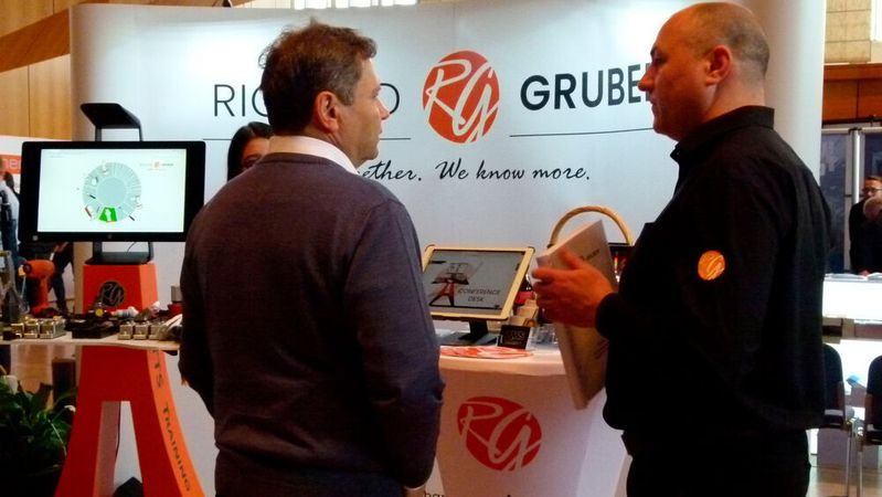 Richard Gruber informierte auf der Schraubtec Süd über Schulungen auf Basis der Qualifizierungsrichtlinie VDI/VDE-MT 2637-1 für Mitarbeiter in der Schraubtechnik. Die Firma ist auch auf der Schraubtec West vertreten. Richard Gruber informierte auf der Schraubtec Süd über Schulungen auf Basis der Qualifizierungsrichtlinie VDI/VDE-MT 2637-1 für Mitarbeiter in der Schraubtechnik. Die Firma ist auch auf der Schraubtec West vertreten.