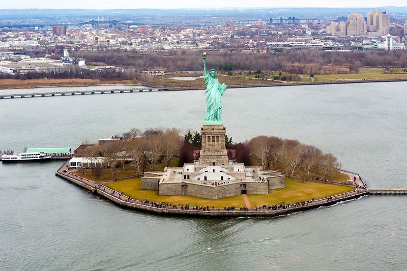 Platz 3: USA mit 9.031.000 Barrel Erdöl pro Tag (Februar 2017). Bild: Don Ramey Logan - Eigenes Werk, CC BY 4.0, https://commons.wikimedia.org/wiki/File:Liberty_Island_photo_D_Ramey_Logan.jpg (Bild: Don Ramey Logan)