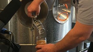 Frisch aus aufbereitetem Abwasser gebrautes Re-Use Bier zeigt die Möglichkeiten der modernen Wassertechnologie.  (Xylem)