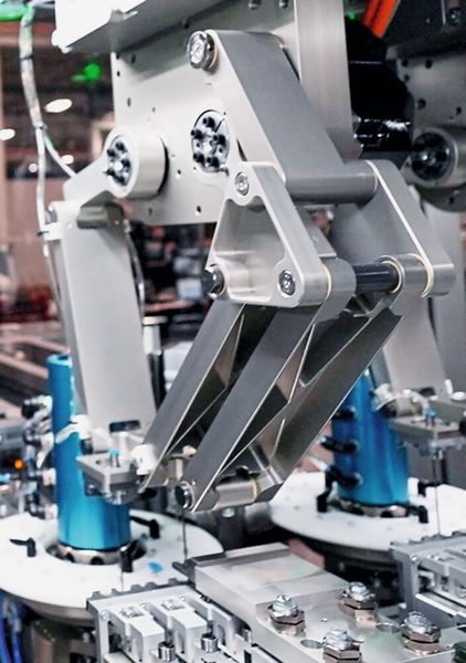 Symphoni ist eine leistungsstarke, modulare Automatisierungsplattform mit neuartiger elektronischer Kurvenscheiben-Software. Sie optimiert die Bewegung der Rapid-Speed-Matching-Technologie (RSM) und steigert so den Durchsatz ohne Qualitätseinbussen.    (Bild: Kistler)