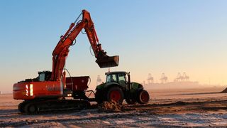 Im Dezember 2016 haben die Bauarbeiten am JadeWeserPort in Wilhelmshaven begonnen. (JadeWeserPort)