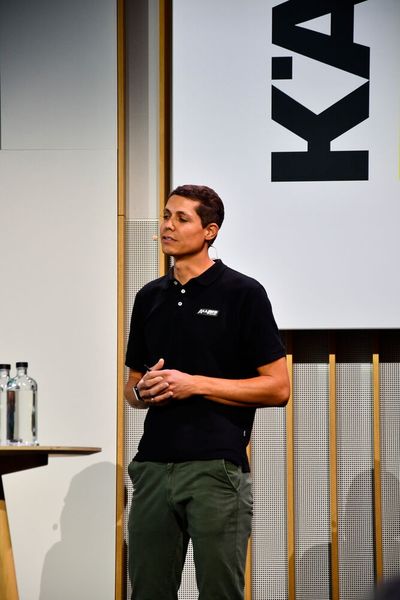 Alexander Nordmann präsentierte als Gruppeleiter Systementwicklung Akkupacks und Ladegeräte bei Stihl die eher technische Sicht auf die Neuentwicklung. (Bild: Maienschein)