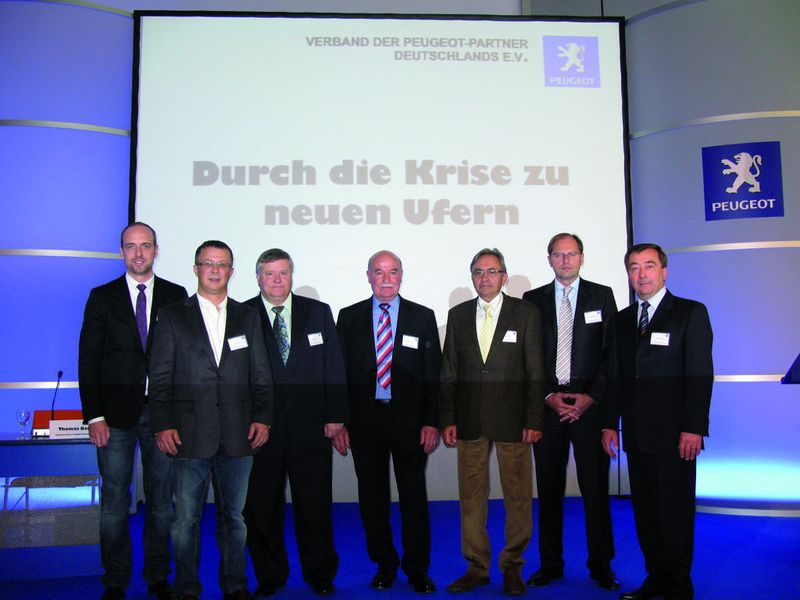 Der VPPD-Vorstand anlässlich der Händlertagung im Oktober 2009: Martin Schneider (Vorstand), Dirk Lambeck (Vorstand), Wolfgang Krohnen (Zweiter Stellvertreter und Schatzmeister), Albert Schwinn (Vorstand), Detlef Algie (Erster Stellvertreter und Schriftführer), Herbert Kirst (Geschäftsführer), Gerhard Stach (Präsident). (Archiv: Vogel Business Media)