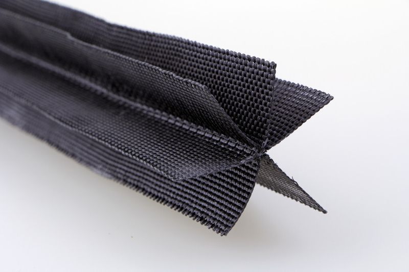 Eine bindungstechnische Herausforderung ist die Herstellung eines Verstärkungsprofils mit sechs Flügeln. Alle Flügel sind so miteinander verbunden, dass eine Kraftableitung in alle Richtungen ermöglicht wird. (Bild: vom Baur)