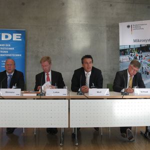 Eröffnungspressekonferenz: Rechts im Bild der wissenschaftliche Leiter Prof. Dr. Helmut F. Schlaak, TU Darmstadt 