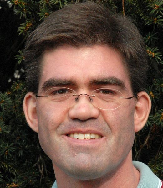 Dirk Hoffmeister (36) studierte an der Eberhard-Karls-Universität Tübingen Biologie. Nach seiner Promotion ging er als Postdoc an das pharmazeutische Institut der University of Wisconsin in Madison, USA. Es folgte eine Tätigkeit als wissenschaftlicher Assistent in Freiburg, die er mit der Habilitation auf dem Gebiet Pharmazeutische Biologie abschloss. Vor zwei Jahren übernahm er die Professur für Mykologie im phytopathologischen Institut der University of Minnesota in Saint Paul.  (Bild: HKI)