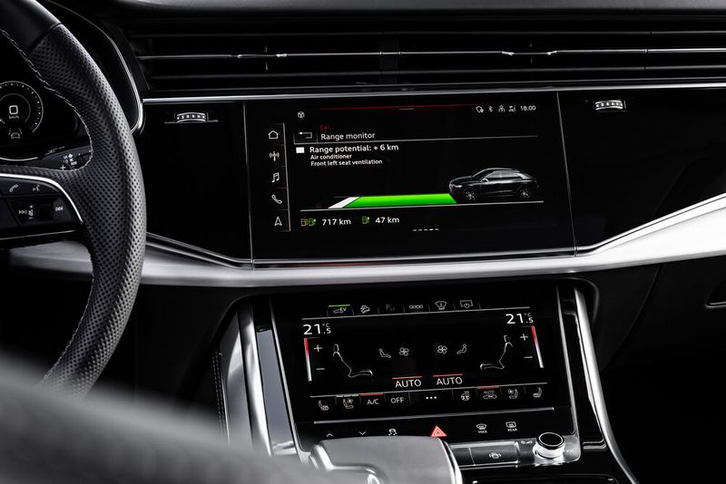 Diverse Assistenten sollen helfen, die elektrische Reichweite optimal zu nutzen. Zum Beispiel werden auch Daten des Navigationssystems und der Umfeldsensoren genutzt. (Bild: Audi)