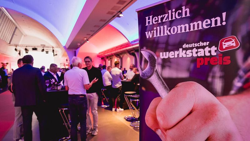 Die Preisverleihung findet am Vorabend der Fachtagung Freie Werkstätten und Servicebetriebe mit großer Branchenparty am 11. Oktober 2024 in Würzburg statt.(Bild:  Stefan Bausewein)
