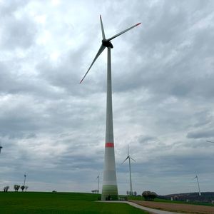 Die windCORES II zeigen, wie IT und erneuerbare Energien perfekt verschmelzen. Wichmann Brandschutzsysteme sorgt mit einer N2 ORS Brandvermeidungsanlage für den sicheren, nachhaltigen Betrieb – rund um die Uhr.(Bild:  Wichmann ATB GmbH & Co. KG)