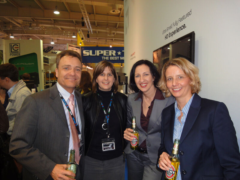 Thomas Kessler und Tamara Geiger, Sapphire, mit Sandra Schüller und Stephanie Steen, IT-BUSINESS (v.l.) (Archiv: Vogel Business Media)
