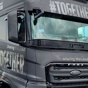 Eines der Exponate ist mit der Sonderausstattung „Living“ versehen. (Bild:  F-Trucks Deutschland)