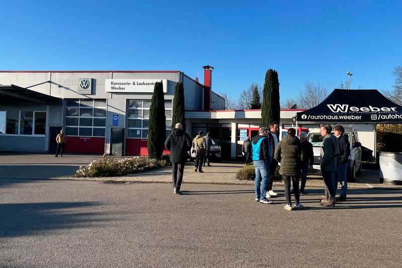Der Landesverband der Karosserie- und Fahrzeugbauer war im Autohaus Weeber in Böblingen zu Gast, das K+L-Zentrum der Unternehmensgruppe. (Bild: Jürgen Klasing)