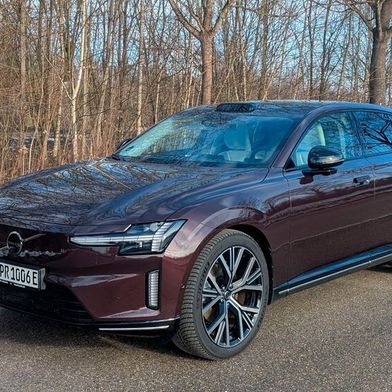 Der vollelektrische ES90 ist die einzige Limousine, die Volvo aktuell in Deutschland anbietet. (Bild: Mauritz – VCG)