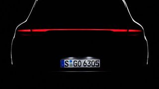 Mit dem durchgehenden Leuchtband bekommt auch der Macan das neue Porsche-Identitäts-Merkmal. (Bild: Porsche)