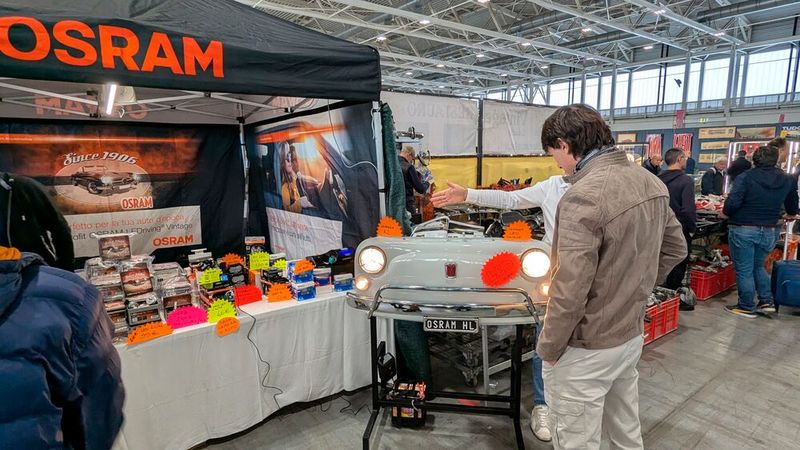 Auch hierzulande jetzt erhältlich: die neue „Oldtimer-H4-LED“ von Osram mit warmweißer Lichtfarbe. (Bild: Dominsky )