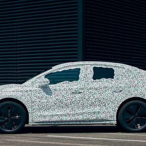 Steckt im Boden die größte Batterie mit einer nutzbaren Kapazität von 77 kWh, erreicht die Variante mit Heckantrieb bis zu 535 Kilometer (nach dem WLTP-Zyklus).(Bild: Skoda)