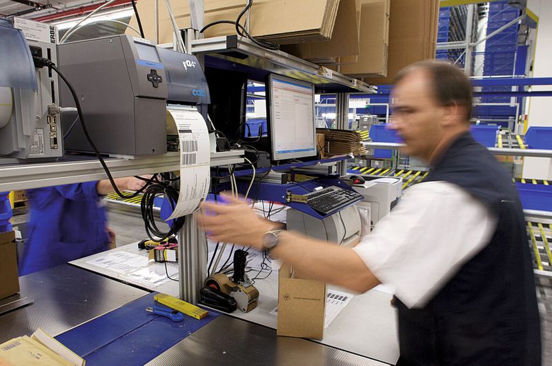 Packstation: 60.000-mal pro Jahr kommt mit den Frachtdokumenten auch die richtige Adresse auf das Paket. (Bild: AEB)