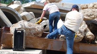 Mit Hilfe des FINDER-Prototypen konnten Rettungskräfte bei Tests Verschüttete in neun Meter Entfernung orten. (NASA)