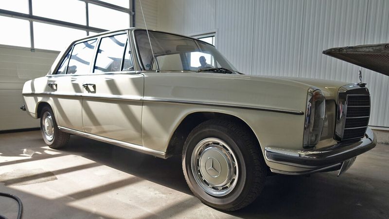 ... dieser Mercedes Benz „Strich Acht“. (Bild: Schreiner/»kfz-betrieb«)