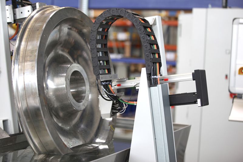 Präzise Antriebs- und Steuerungstechnik von Parker Hannifin sorgt dafür, dass gleichbleibend zuverlässige Prüfergebnisse erreicht werden können. (Bild: Parker Hannifin)