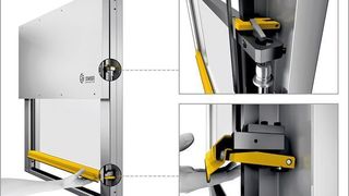 Bild 1: Bei leichter Berührung der Kontaktleiste (links und rechts unten) wird der Antrieb entkoppelt und das Schließen der Schutztür mechanisch ohne Nachlauf gestoppt (rechts oben). Bild: Strasser Maschinenbau (Archiv: Vogel Business Media)