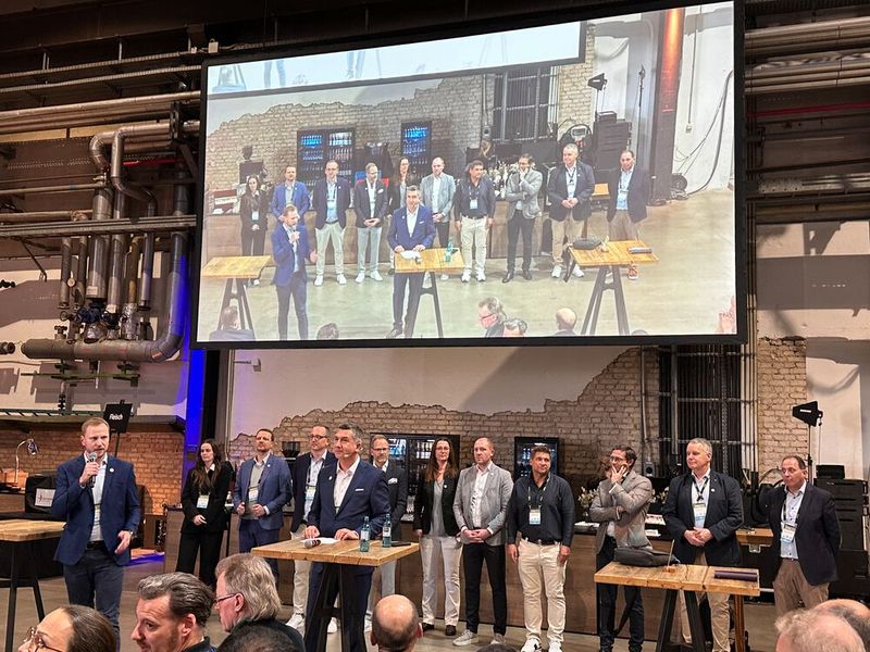 Da versteckt sich Arne Beismann, Sales Director von Kern & Stelly. Ihn habe ich den ganzen Tag gesucht. (Bild: Vogel IT-Medien GmbH)