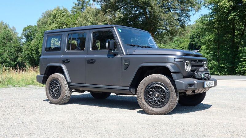 Technisch hält sich der Chinese ans Lehrbuch der harten Geländewagen-Schule: Leiterrahmen, Starrachsen vorn wie hinten, zuschaltbarer Allradantrieb, eine mechanische Geländeuntersetzung, dazu zwei Differenzialsperren. (Bild: BAW)