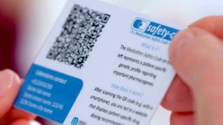 Genetische Daten, als QR-Code auf einer Scheckkarte gespeichert. (U-PGx project / Federal Institute for Drugs and Medical Devices, Germany)