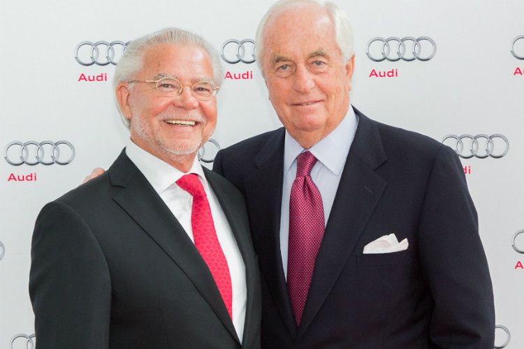 Seniorchef Günter Jacobs (links) hatte zur Eröffnung 350 Gäste geladen, darunter auch den US-amerikanischen Partner der Jacobs-Gruppe, Roger Penske (rechts). (Foto: Jacobs)