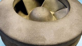 Gemeinsam mit der Firma SICcast Mineralguss entwickelt das Fraunhofer IKTS keramische Radialpumpenlaufräder. (Bild: Fraunhofer IKTS)