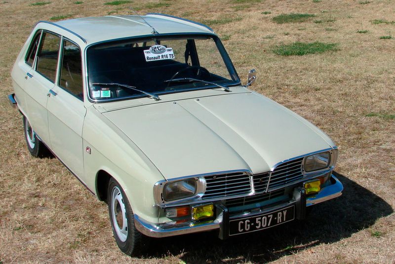 Renault zeigte den 16 TS. (Bild: Renault 16 TS en 2012 aux journées du patrimoine de Blaye / Xabi Rome-Hérault / CC BY 3.0)