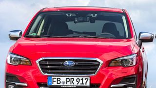 Fehlt da was? Der überarbeitete Subaru Levorg kommt mit glatter Motorhaube, die charakteristische Hutze ist entfallen. (Subaru)