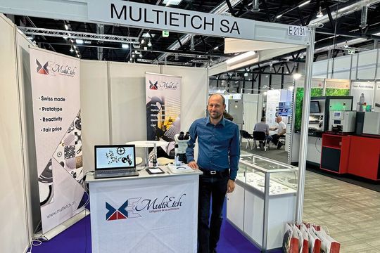 Emile Eichenberger, co-directeur de Multietch SA, devant son stand au Swiss Medtech Expo 2023. Emile Eichenberger, co-directeur de Multietch SA, devant son stand au Swiss Medtech Expo 2023.