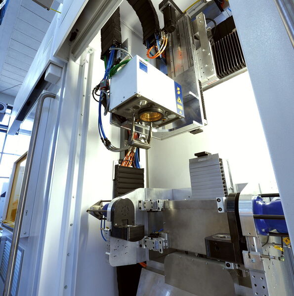 Un scanner 3D commande le rayon laser au-dessus du composant. (Image: Bosch Rexroth)