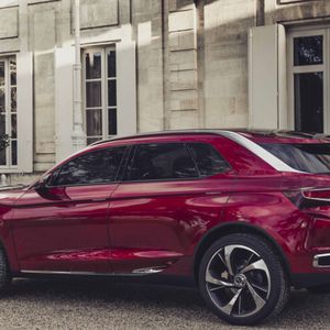 Mit 4,70 Metern Länge sprengt der Citroën Wild Rubis das übliche Mittelklasse-Format. Die Serienversion wird wohl etwas weniger bullig geraten. Allerdings dürfte sie wohl innerhalb der DS-Linie der Marke positioniert werden.