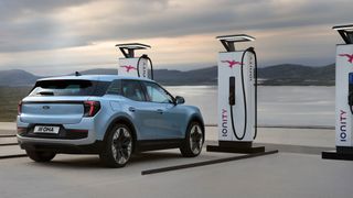 Ab 2024 sollen sich Hersteller in den Broschüren und Datenblättern zu ihren Fahrzeugen am neuen, weltweiten Standard für die Schnelllade-Performance orientieren. (Bild: Ford)