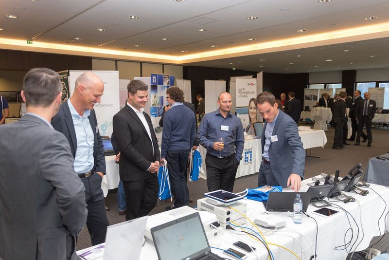 Produktvorführung am Stand von Alcatel-Lucent Enterprise (Komsa)