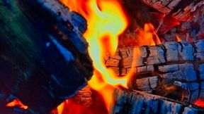 Although only 2 % of U.S. homes rely on wood as their primary heating source, residential wood burning accounts for more than one-fifth of Americans’ wintertime exposure to outdoor fine particulate matter (PM2.5), the new study found. (Source: Pixabay)