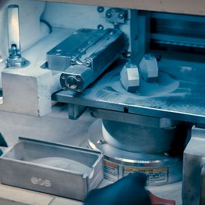 Das Thema Metallrecycling wird auch für die additive Fertigung immer bedeutender. Hier werden beispielsweise Metallpulver benötigt.(Bild:  MolyWorks)