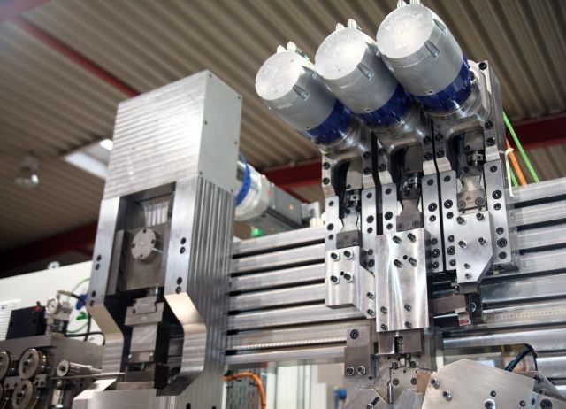 Nicht nur von den Leistungsdaten und vom Bauraum her, sondern auch mit Blick auf das Design passen die Servoaktuatoren der Baureihe TPM+ power mit ihrem formschönen, teilweise in blau lackiertem Aluminiumgehäuse perfekt in offene Maschinenkonzepte. (Bild: Wittenstein Motion Control)