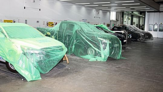 Bleibt das Fahrzeug nach dem Unfall wegen fehlender Ersatzteile länger stehen, gibt es für die Werkstatt einiges zu beachten. Bleibt das Fahrzeug nach dem Unfall wegen fehlender Ersatzteile länger stehen, gibt es für die Werkstatt einiges zu beachten.
