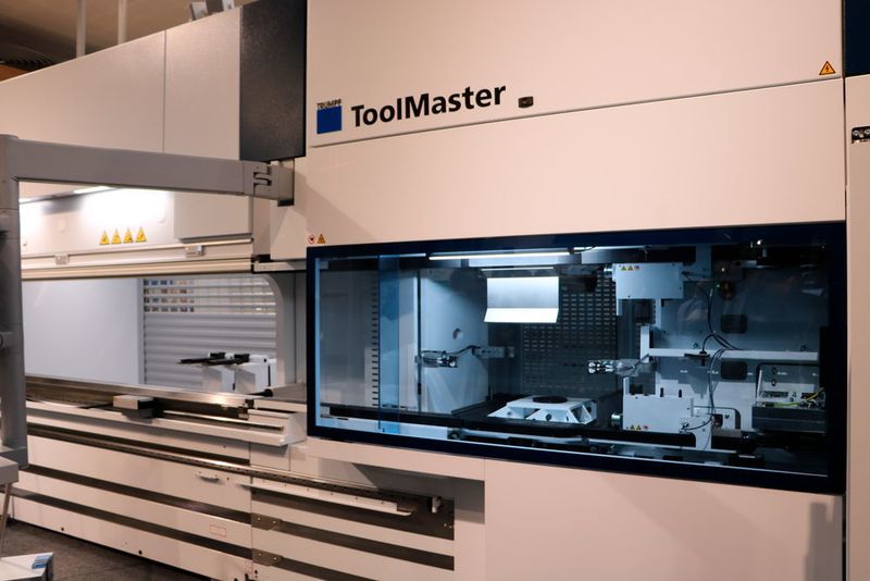 Die neue Generation des Toolmaster-Werkzeugwechslers ist für alle Abkantpressen der 5000er-Serie verfügbar. (Itasse)