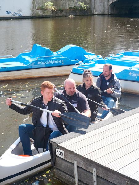 Team DATEV startet vom Steg (v. l.): Zivanovic, Schalk, Decker, Matz (Bild: Capelletti & Perl)