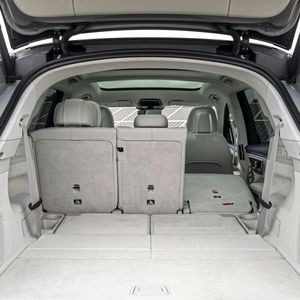 Das EQS SUV von Mercedes ist edel – aber auch extrem teuer.(Bild:  ©Mercedes-Benz AG)