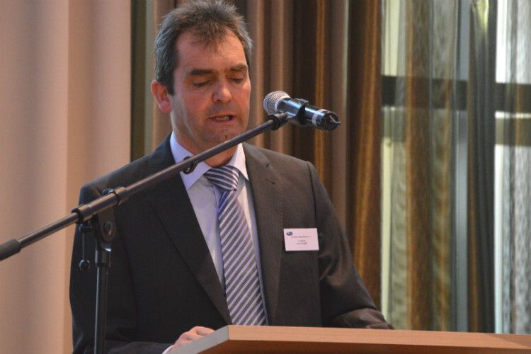 Vorstandsvize Sepp Gogeißl informierte die Partner über den neuen Teilebonus. (Foto: Achter)