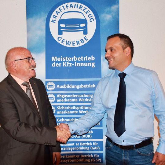 Neuer Obermeister: Paulo Rodrigues (re.) übernimmt das Amt von Hansjörg Blender. (Bild:  Hotz)