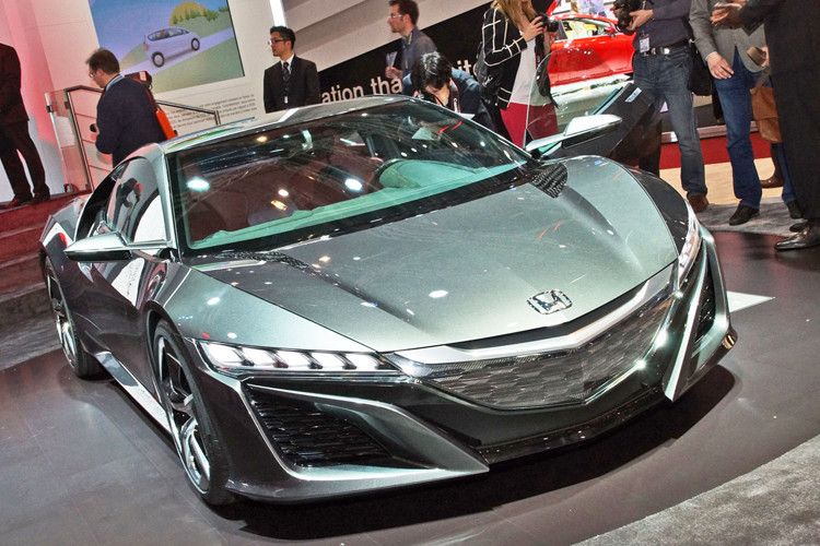 Ebenfalls hybridisch unterwegs ist der künftige Honda NSX, den der Hersteller im Jahr 2015 definitiv auf die Straße bringen will. In Genf steht er dieses Jahr als seriennahe Konzeptstudie mit direkteinspritzendem V6-Mittelmotor und zwei Elektro-Maschinen. (Foto: sp-x)