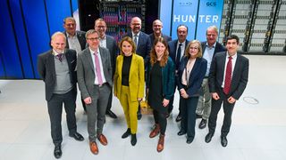 Unter den Gästen bei der Einweihung Hunters waren Berthold Schmidt (TRUMPF), Michael Resch (HLRS), Peter Middendorf (University of Stuttgart), Matthias Lederer (Porsche), Petra Olschowski (Baden-Württemberg Minister of Science, Research and Art), Tom Schneider (TRUMPF), Brad McCredie (AMD), Anna Christmann (Member of German Parliament), Heiko Meyer (HPE), Trish Damkroger (HPE), Marc Fischer (HPE) und Michael Rafii (BMBF). (Bild: Max Kovalenko / University of Stuttgart)
