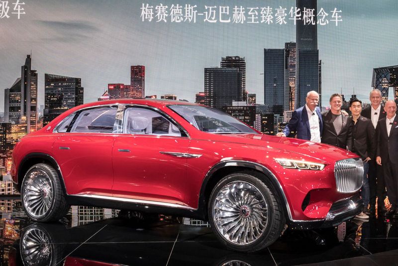Auch wenn chinesische Hersteller aufholen: Das Interesse an europäischen Marken ist auf der Auto China 2018 ungebrochen, gerade Premiumhersteller sind heiß begehrt. Mercedes Maybach zeigt in Peking den „Ultimate Luxury“ als Symbiose aus Luxuslimousine und Geländewagen. (Daimler)