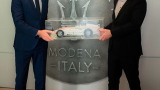 Amaury La Fonta (General Manager Maserati, links) und Autohaus-Geschäftsführer Ben Günther. (Bild: Maserati)